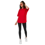Kadın Desensiz Oversize Kırmızı T-Shirt 4